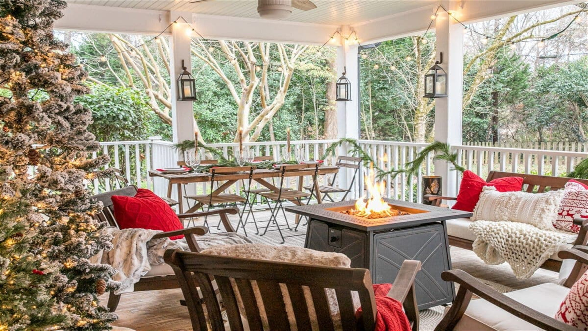 11 neueste Weihnachtsveranda-Dekorationsideen – Verleihen Sie schnell Weihnachtszauber!