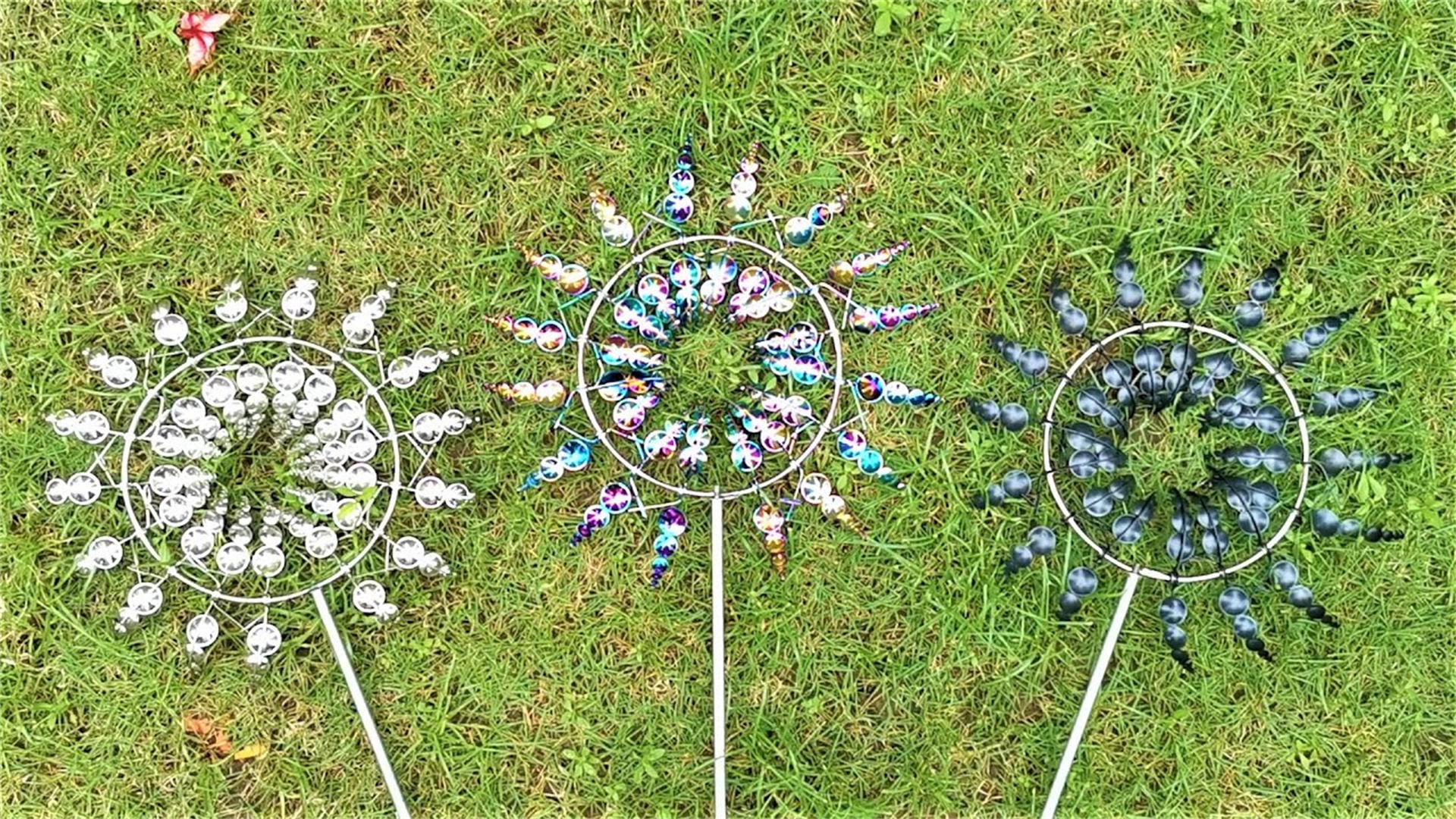 7 Top-Gartendekorationen, die Amerikas Fantasie einfangen: Von bezaubernden Leuchten bis hin zu skurrilen Spinnern