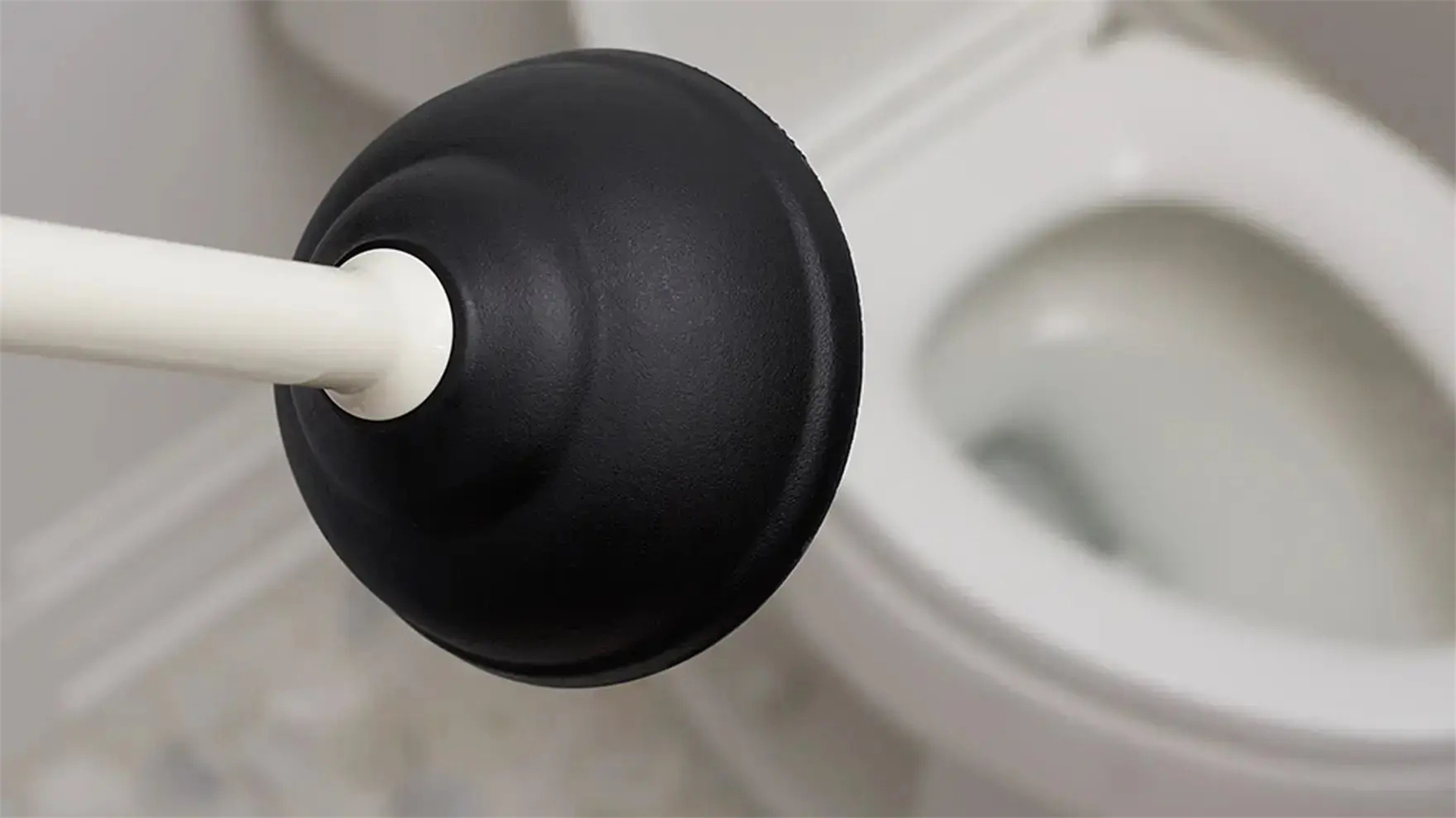 Schnelle Lösungen für eine verstopfte Toilette: Eine vollständige DIY-Anleitung, die Sie am liebsten schon früher gewusst hätten